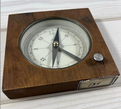Starý dřevěný kompas LAGIA - školní pomůcka - hračka - turistika
