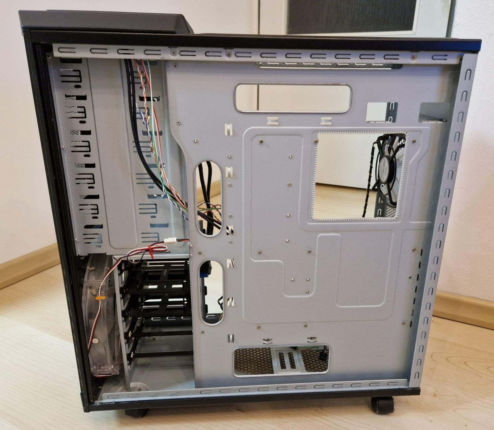 PC case na kolečkách Cooler Master HAF 932 - Počítače a hry