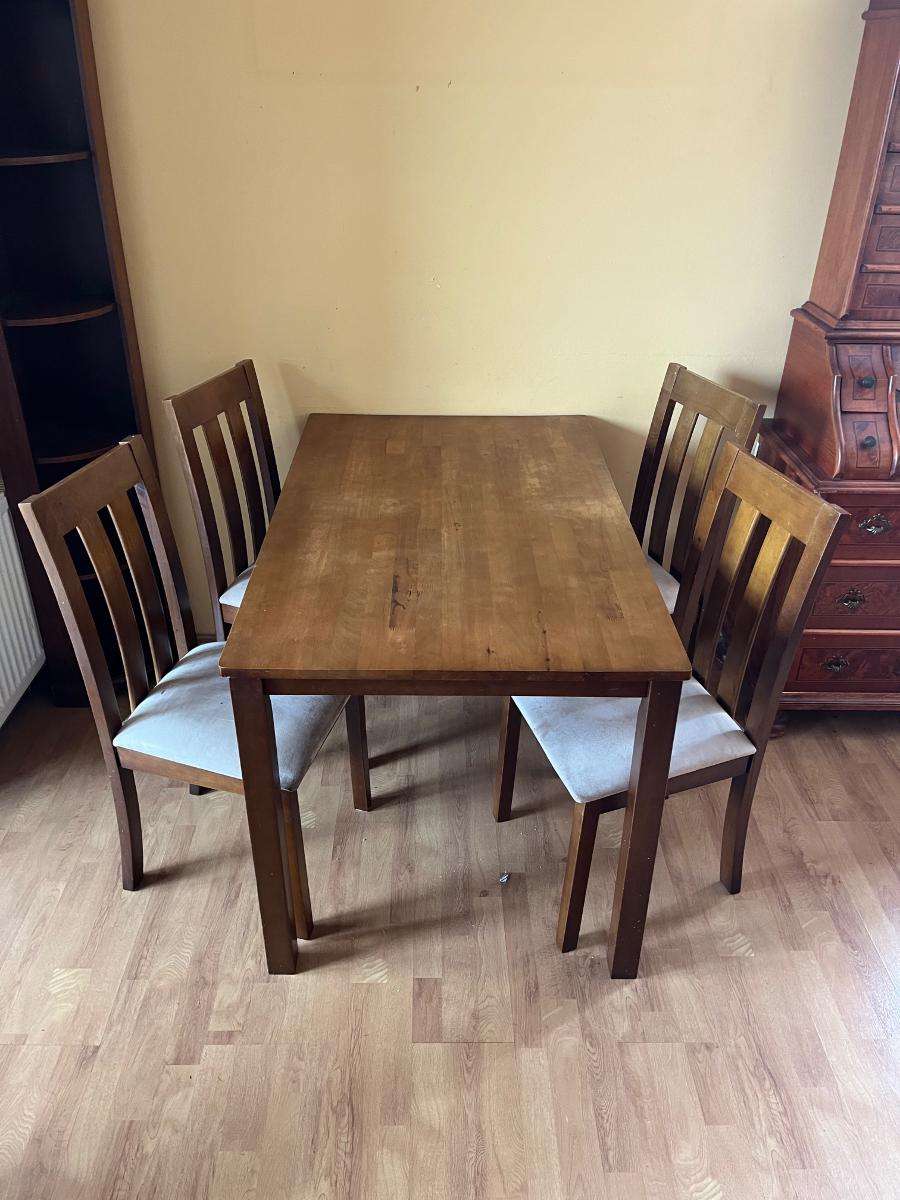 Dřevěný stůl + 4 židle - Nábytok
