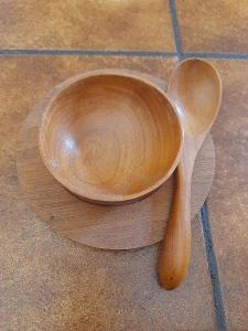 Dřevěná miska s talířkem a lžičkou z Bali