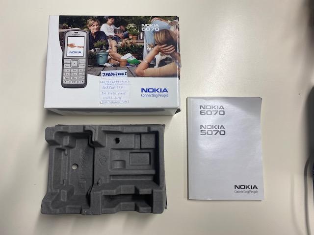 Škatule a návod od historických mobilov Nokia 6070 + 6021 + 6161 + 6700 - Mobily a smart elektronika