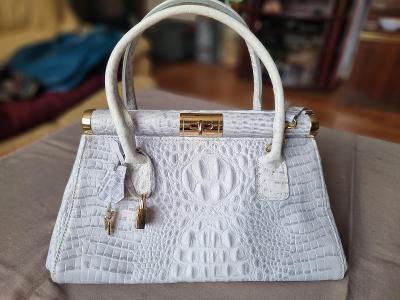 luxusní bílá kožená kabelka - typ kufřík se zámkem a klíčkem