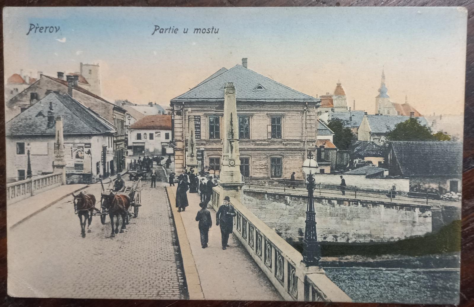 Přerov - partie pri moste - pekný záber s ľuďmi a povozom - cca 1915 - Pohľadnice miestopis