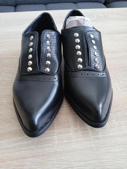 Moderní dámské černé boty s cvočky vel.38 - Dámské boty