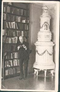 10D8867 Zámek Lány - prezident Masaryk v knihovně