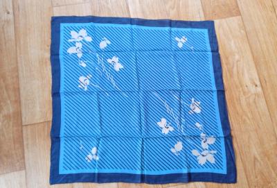 Nový hedvábný šátek 70x74 cm, modrý