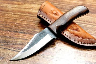 82/ Lovecky nůž. Nůž z vysoce uhlíkové oceli 1095. Bushcraft  
