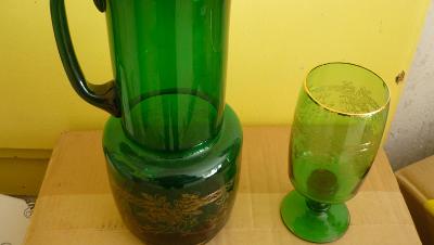 Staré zelené sklenice+džbán-165+26.cm. - 600.-