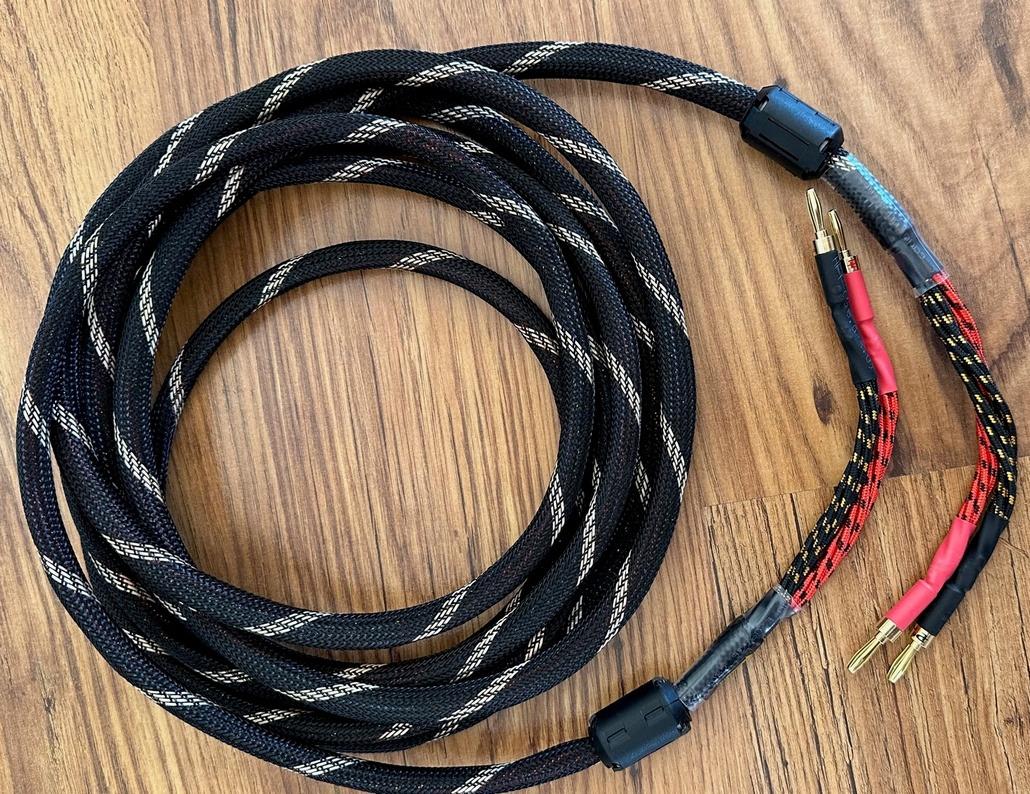 Pár kabelů k HiFi reproduktorům - 2 x 5m - Stavebniny