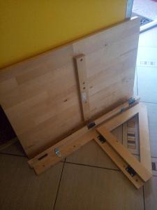 Dřevěný sklopný stolek závěsný na zeď  Ikea