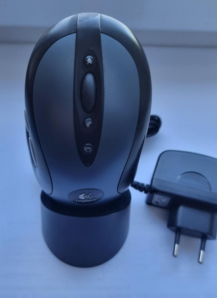 Bluetooth myš multifunkčná dokovacia stanica nabíjačka logitech - Vstupné zariadenie k PC