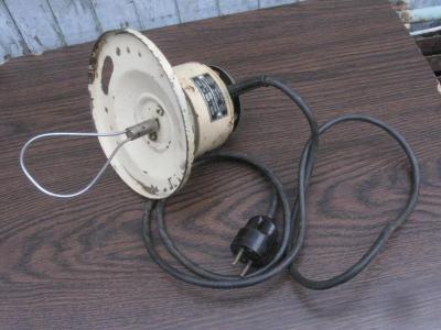 Starý šlehač -míchač, mixer ELEKTRO-PRAGA Hlinsko n.p. typ 433 funkční