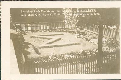 10D9648 Společný hrob Masarykovy rodiny