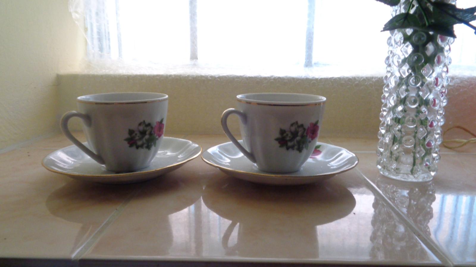 Značený čínsky porcelán - dve šálky s tanierikmi - Zariadenia pre dom a záhradu