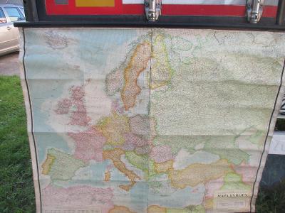 Nabízím starožitnou mapu Evropy z roku 1948. 