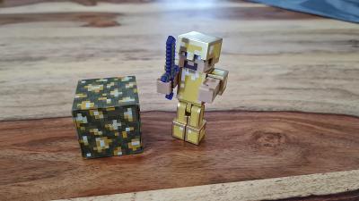 Zberateľská figúrka Minecraft Steve v zlatej zbroji