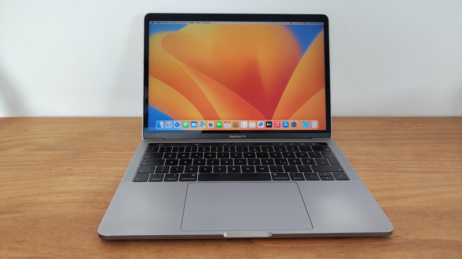 Apple MacBook Pro 13", 2018 touch bar 256Gb - Počítače a hry