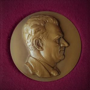 Pamětní medaile Klementa Gottwalda s dekretem
