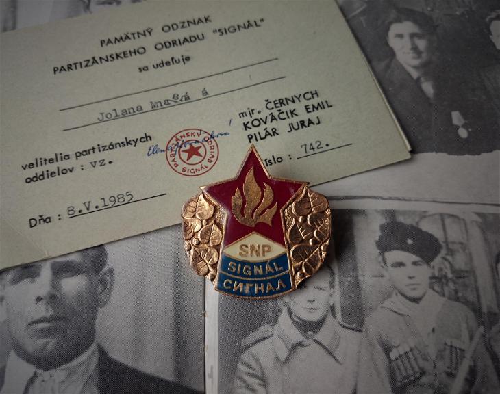Pamätný odznak partizánskeho oddielu "SIGNÁL" s dekrétom - Faleristika