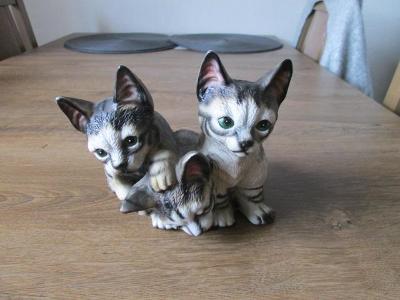 Soška - tři  kočičky