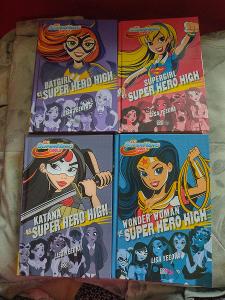 Nabízím 4 knihy Super Hero High od Lisa Yeeová 