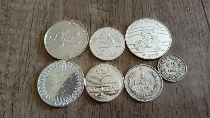 Strieborné mince, investičné mince, výročné mince AG, 7 kusov + obaly - Numizmatika