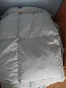 Peřové prošívané deky a polštáře na 2 postele