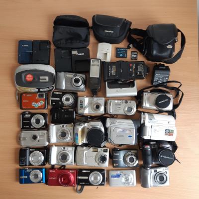konvolut - dig. fotoaparáty a kamery, blesky, nabíječky