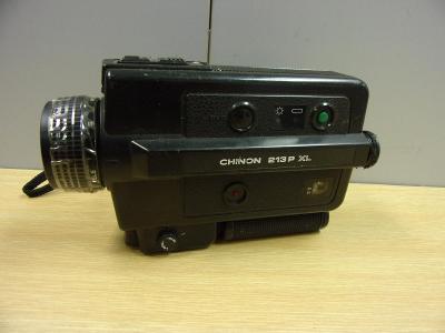 Stará, historická retro kamera CHINON 213P XL, 8mm