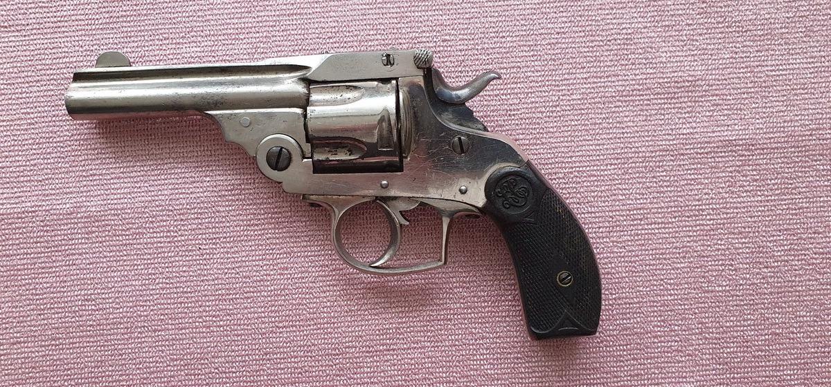 Revolver Smith & Wesson s vyhadzovačom nábojníc v kalibru 320CF - Zberateľské zbrane