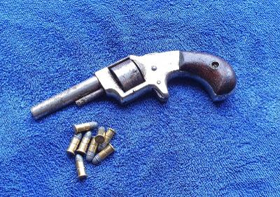 Historický revolver Tramps Terror cal.22RF SA 1872  Nálezový stav