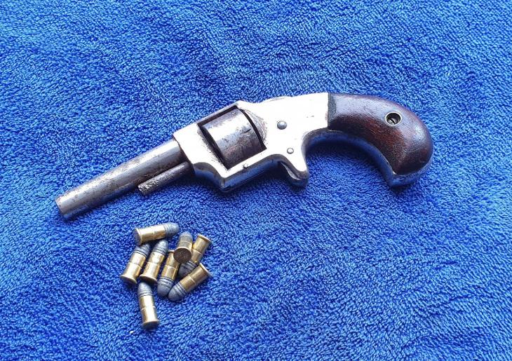 Historický revolver Tramps Terror cal.22RF SA 1872  Nálezový stav - Sběratelské zbraně