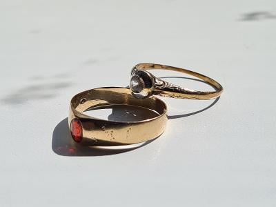 Dva nádherné zlaté prsteny 1.rep.