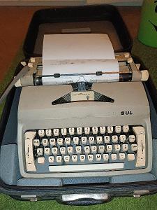 Kufříkový psací stroj CONSUL - TOP stav