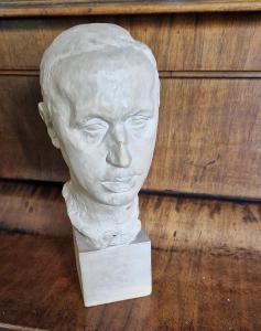 Starožitná busta Karel Čapek - autor Karel Dvořák