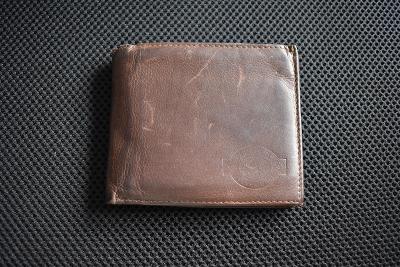 menší pánská peněženka z gazelí kůže