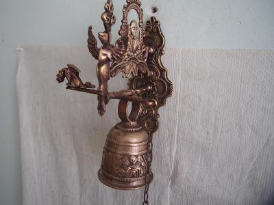 Starý nástěnný mosazný zvonek