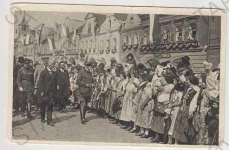 T.G. Masaryk, prezident, žena, kroj