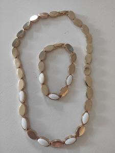 Kovový náhrdelník s perletí 
