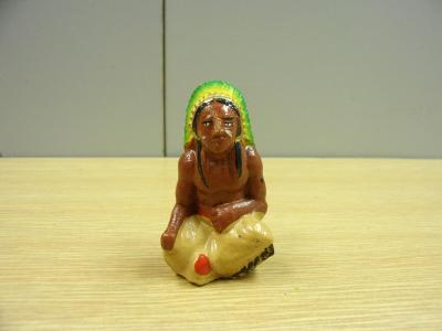 Stará, starožitná figurka sedící indián, DUROLIN