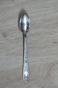 Stará stříbrná lžička váha cca 10 gramů. Puncováno.