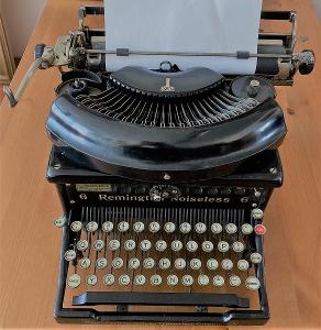 REMINGTON, starý psací stroj.