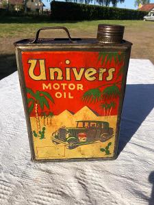 Stará plechovka od oleje UNIVERS motor oil 