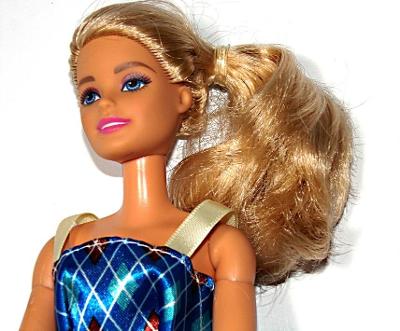 Panenka Barbie 2013 Mattel 10276-22
