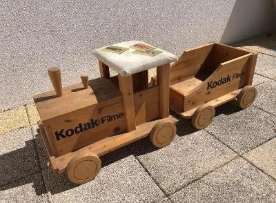 Originál starý reklamní dřevěný vláček KODAK Film 