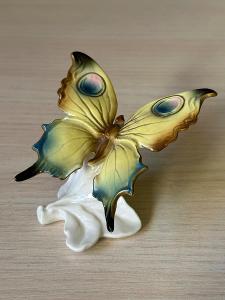 Porcelánová soška barevný motýl Karl Ens. Top Stav 