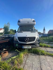 Mercedes - nákladní automobil