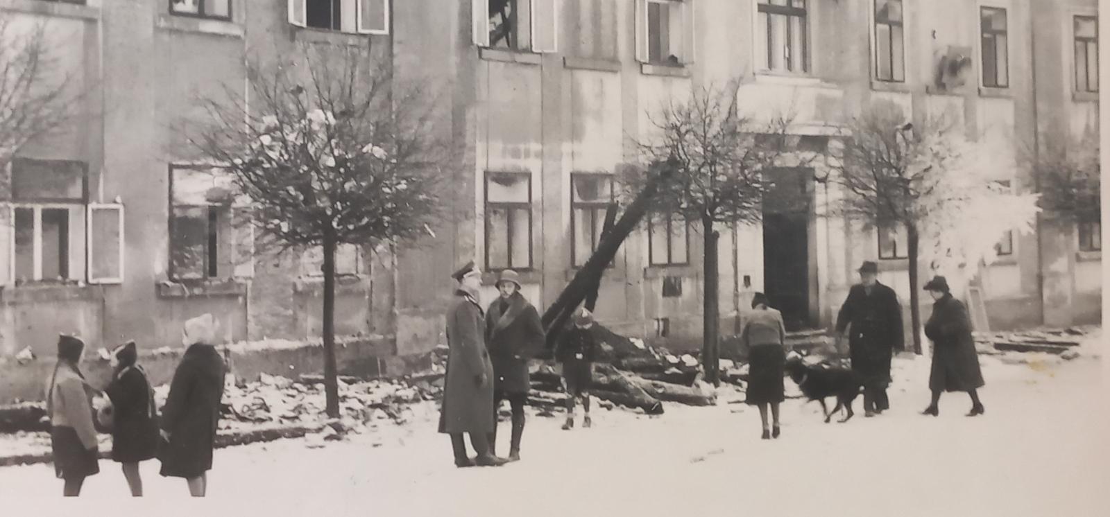 Varnsdorf - požiar radnice - 31. 1. 1942 - krásne real photo - vzácne! - Pohľadnice miestopis