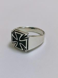 Stříbrný pánský prsten s tlapatým křížem