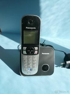 Telefon Panasonic pro pevnou linku bezdrátový s nabíjecím  stojánkem